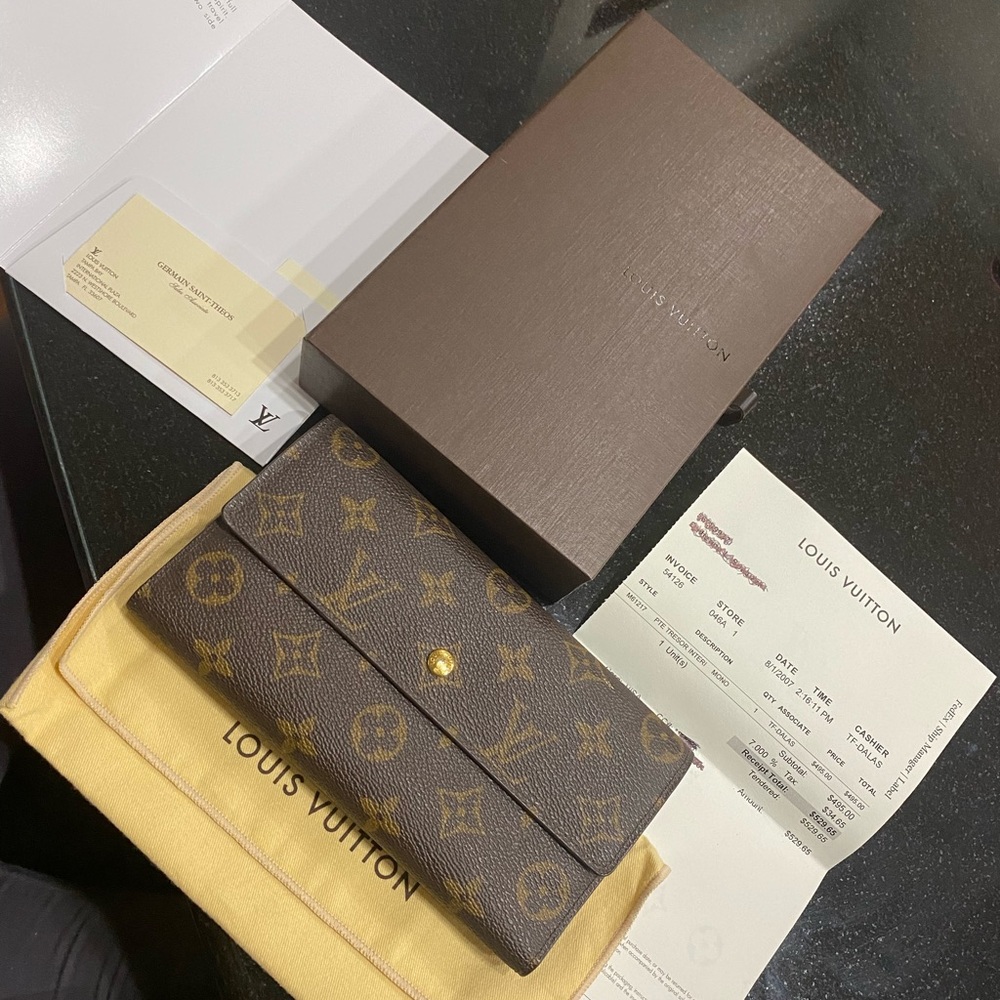 AUTHENTIC Louis Vuitton PTE Tresor Int women’s wallet w/ ORIGINAL RECEIPT.
